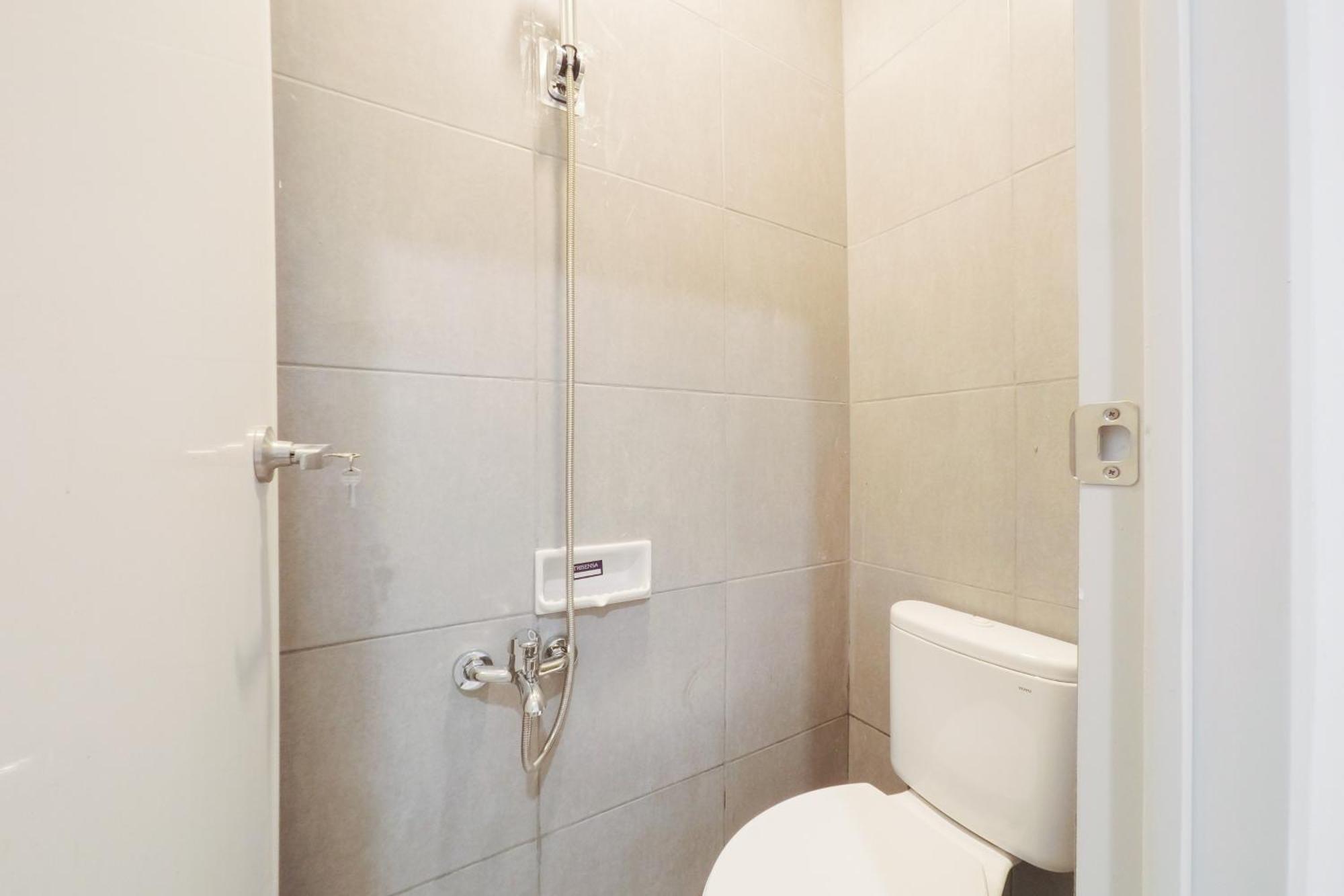 Hotel Reddoorz At Flamboyan Harapan Indah Bekasi Exterior foto